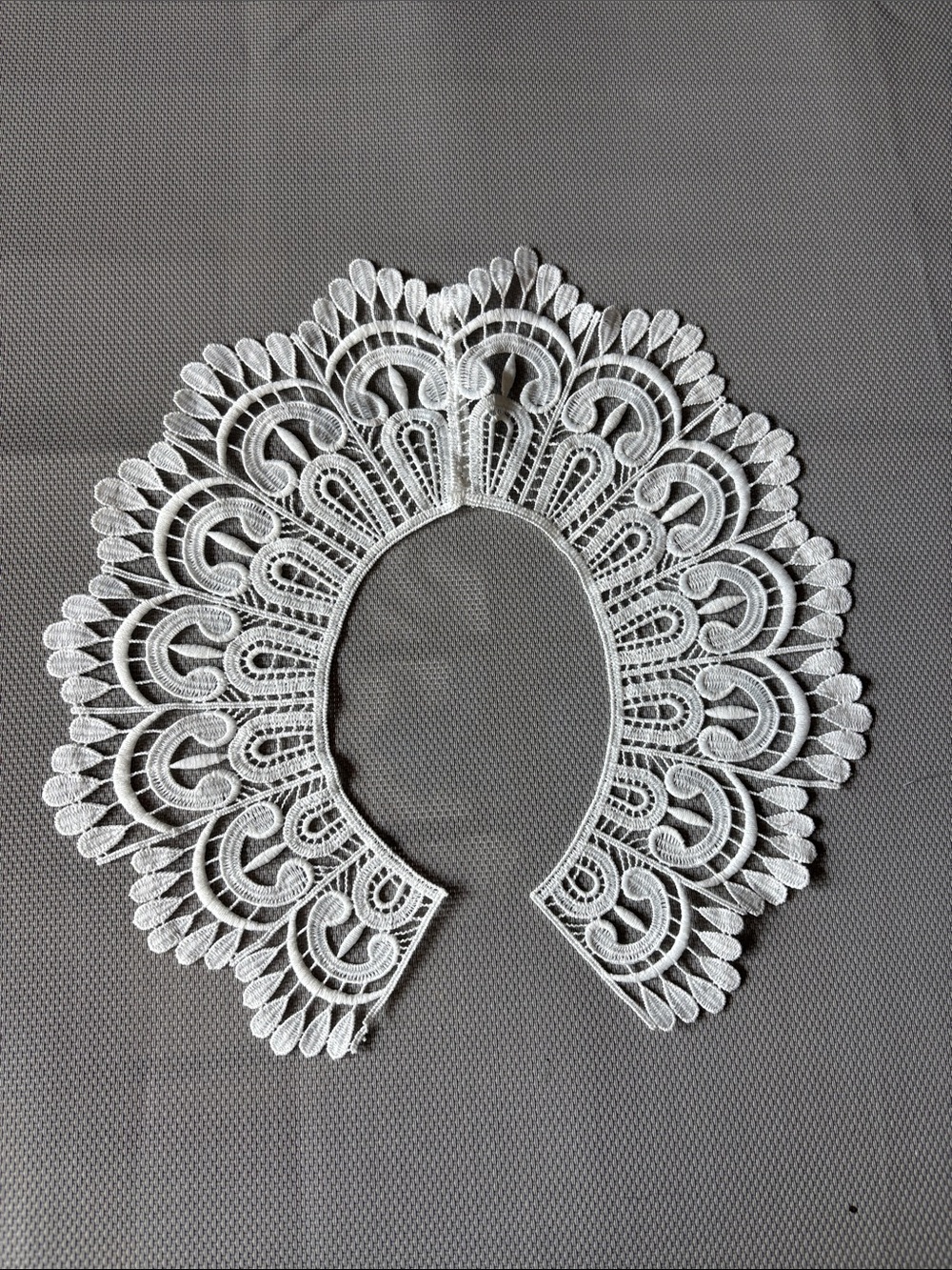 White Decorative Lace Collar. NWOT